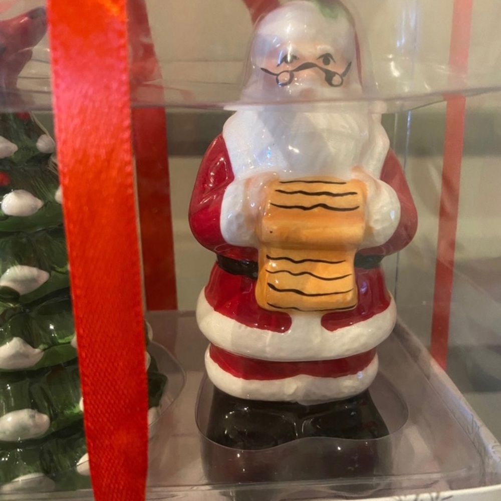 NWT Christmas Salt And Pepper Shakers - Picture 2 of 4